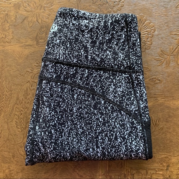 Lululemon Fit Physique Crop Luon leggings size 6 - Picture 6 of 7